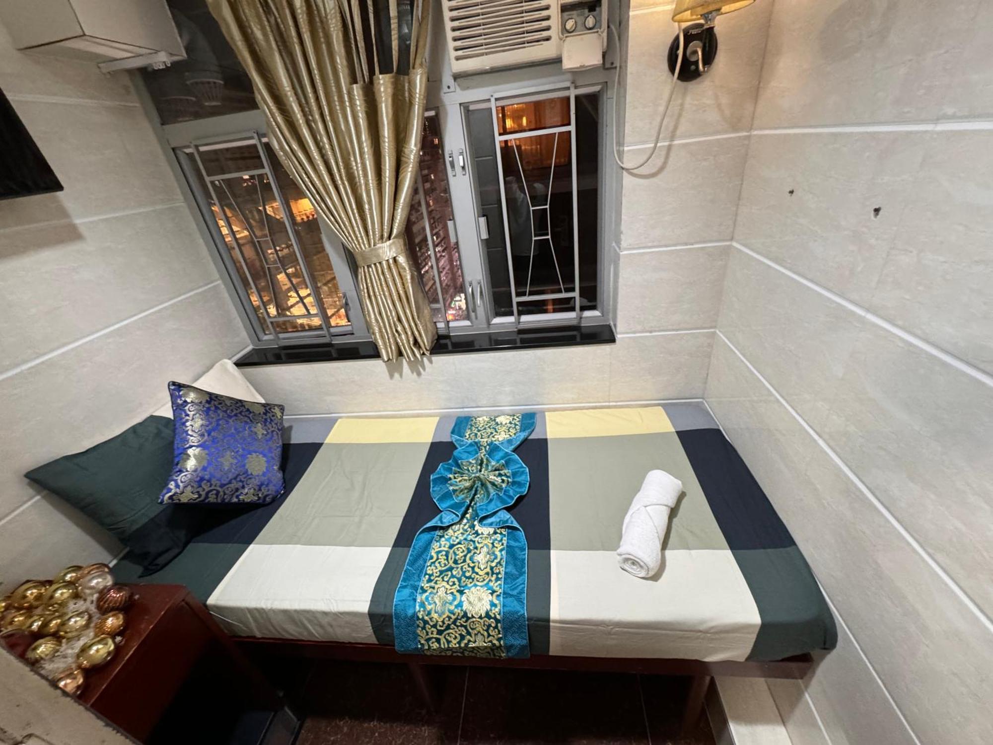 Отель Manila Lounge Гонконг Экстерьер фото