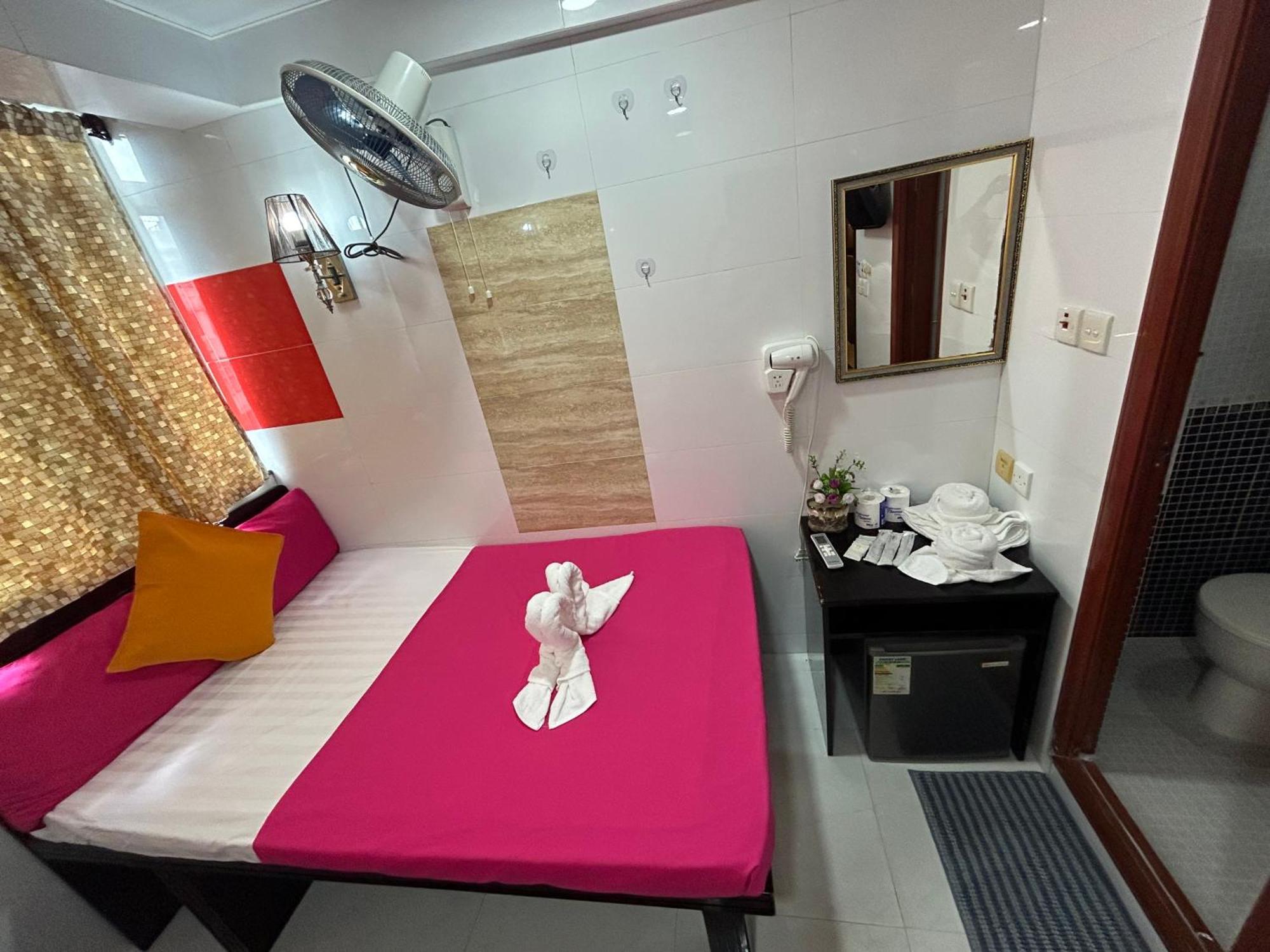 Отель Manila Lounge Гонконг Экстерьер фото