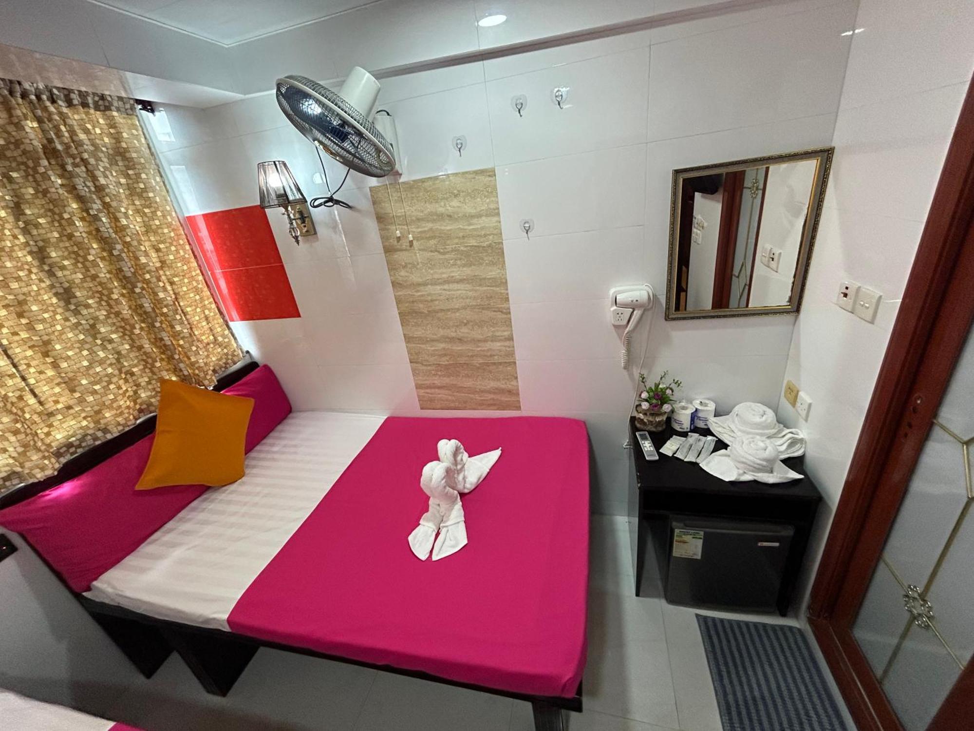 Отель Manila Lounge Гонконг Экстерьер фото